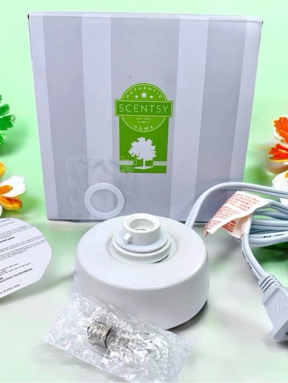 Scentsy White Electric Wax Warmer Base with Cord